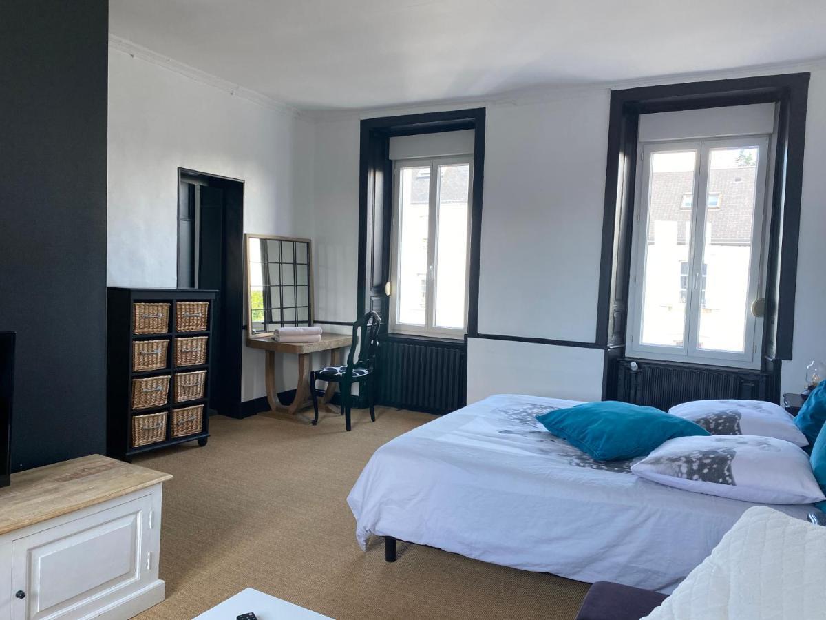Spacieuse Dans Maison Renovee Couette-café