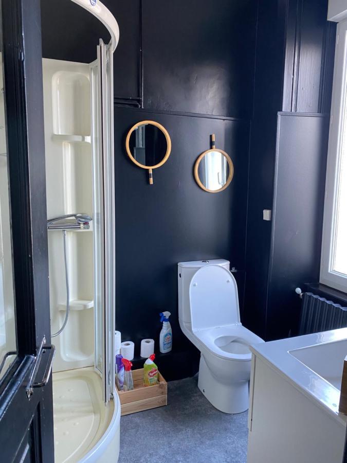 Spacieuse Dans Maison Renovee Couette-café *